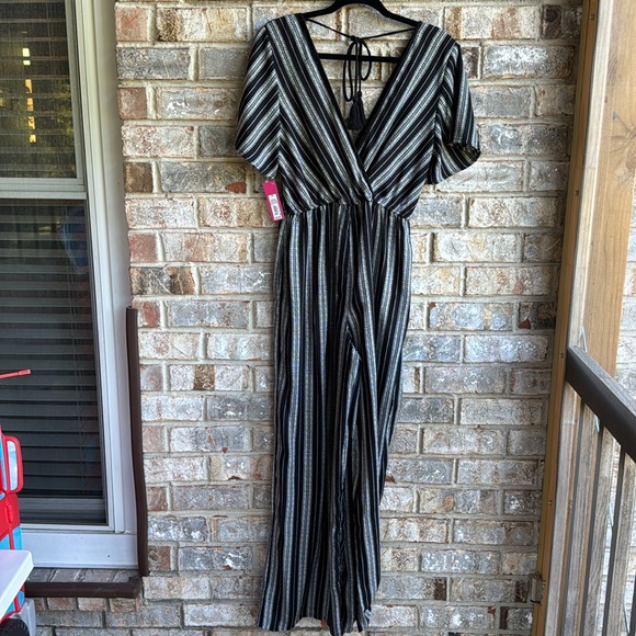 NWT xhilaration beautiful black-and-white striped jumpsuit, elastic waist - Picture 3 of 3